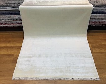 Plain Rug, Soft Rug, White Carpet, 4x6 White Rug, Area Rug, Modern Rug, Bamboo Silk Rug, Muted Rug, White Plain Rug, Rug For Bedroom, Carpet