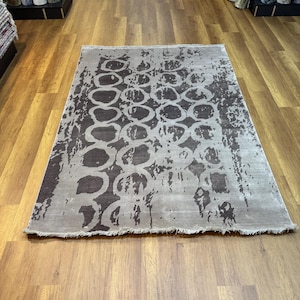 Einzigartiger Seidenteppich, Hochwertiger Seidenteppich, Moderner Seidenteppich, Taupe Farbteppich, 150x220 Seidenteppich, Wohndekor, 150x220 Premium Teppich