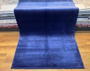 Marinblå sidenmatta, blå enfärgad matta, modern matta, 12 x 1,8 m ytmatta, unik matta, enfärgad heltäckningsmatta, mörkblå matta, köksmatta, blå vardagsrumsmatta