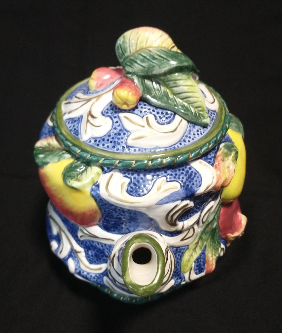 A pair of Yixing stoneware 'hundred-fruit' teapots and covers. Modern, signed Jiang Rong - Alain