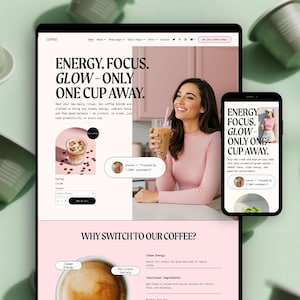 Könnte beinhalten: Ein Tablet und ein Smartphone, die eine Kaffee-Website mit dem Text "ENERGY. FOCUS. GLOW - ONLY ONE CUP AWAY." anzeigen. Die Website zeigt eine Frau, die Kaffee trinkt, Kaffeepads und Produktinformationen. Der Hintergrund ist hellgrün.