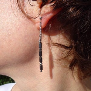 Orecchini pendenti acciaio e pietre naturali di ematite | eleganza luminosa, stile deciso | Idea regalo chic, sofisticata, moderna | Italy