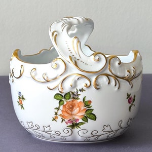 Herend porseleinen mand met handvat handbeschilderd bloemenmotief, Herend Hongarije bos rozen schilderij fijn porselein porselein collectible cadeau