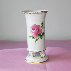 Meissen Vase Blue Crossed Swords Vase Pink Roses Flowers Motive Hand Painted porcelain Meissen luxury Porcelain gift Meissen flower painting