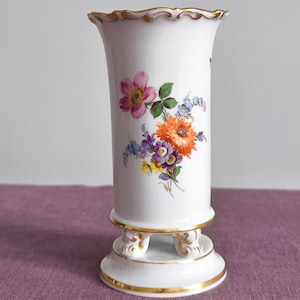 Antike Meissen Vase Blau Crossed Swords Vase Blumen Motiv Handgemaltes Porzellan Meissen Luxus Porzellan Geschenk Meissen Blumenmalerei
