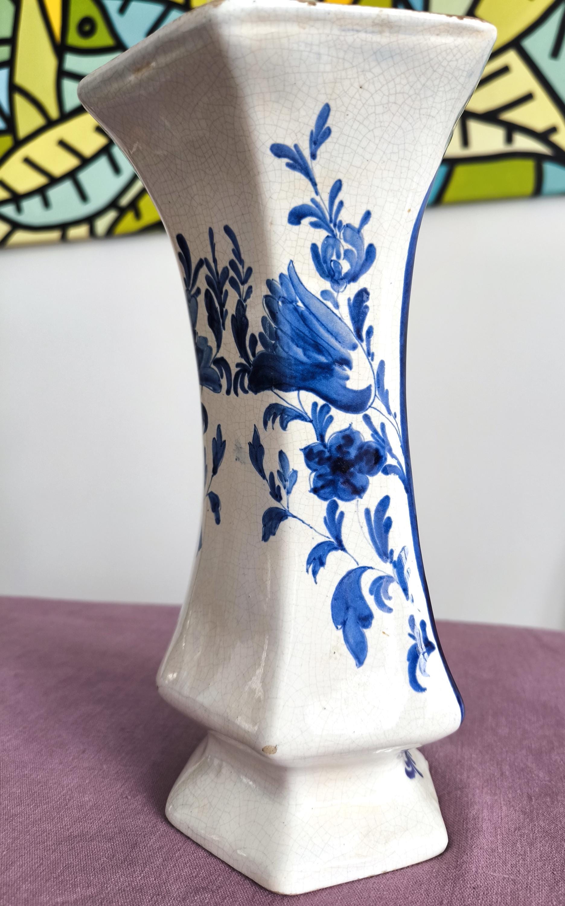 18 世紀のデルフトブルーの花瓶、De Lampetkan LPK 作 – 本物の手描き