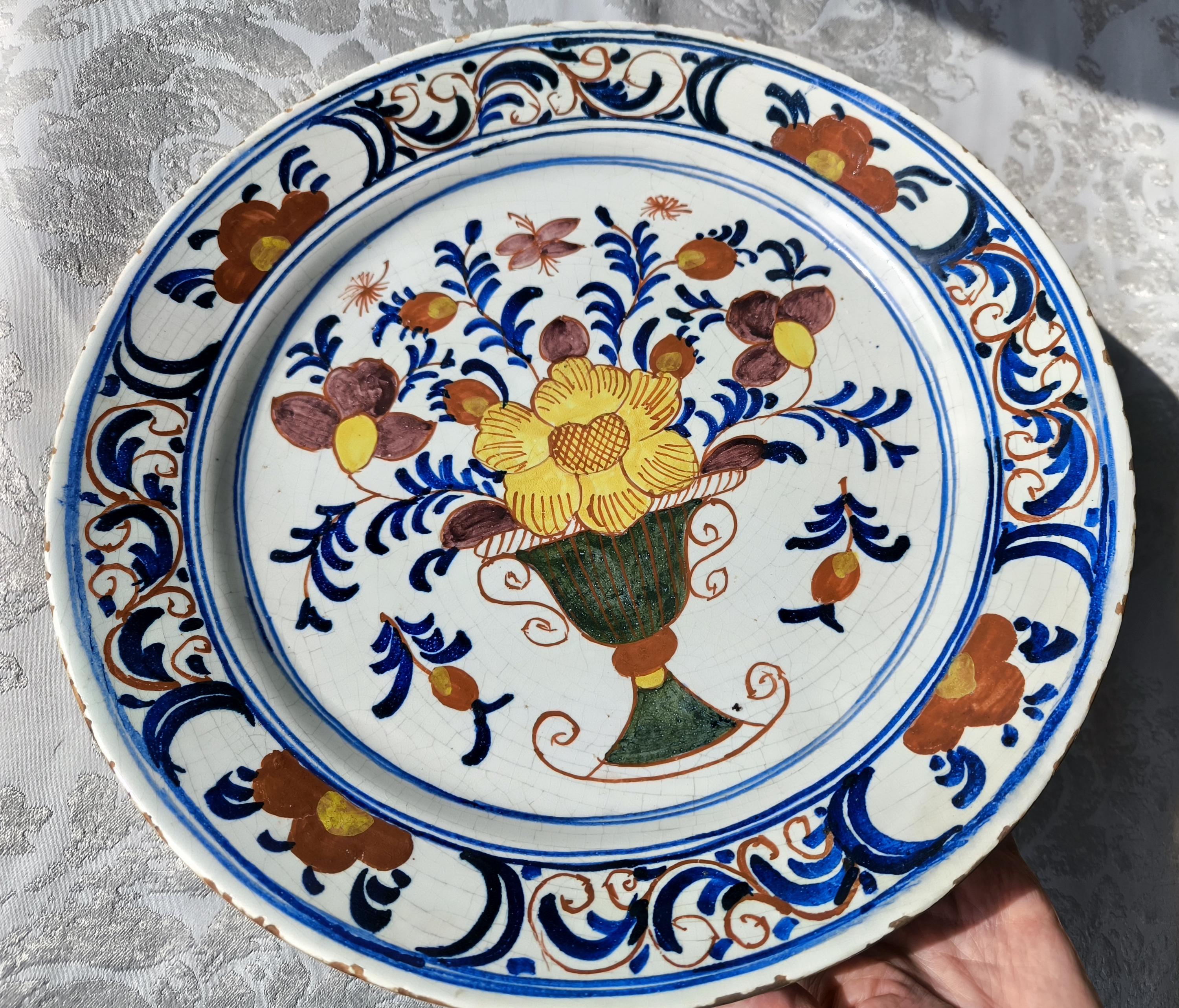 18世紀のデルフト陶器の大きな皿 - 手描きのコレクター向けデルフト