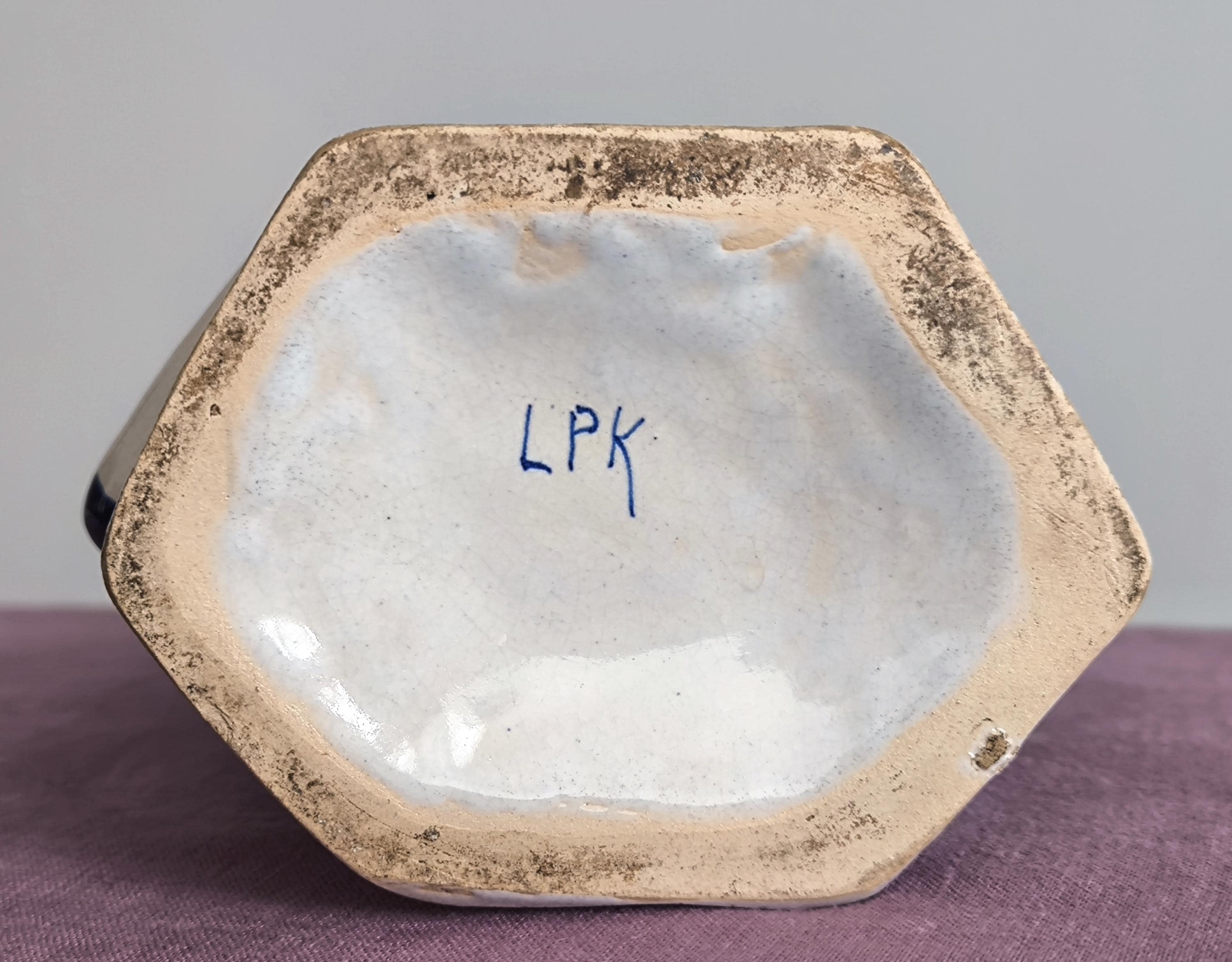 18 世紀のデルフトブルーの花瓶、De Lampetkan LPK 作 – 本物の手描き