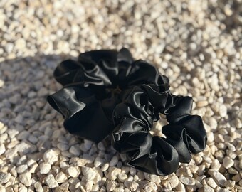 Schwarzes Satin Scrunchie | Übergroßes Scrunchie | Haar Accessoire | Haargummi| XXL Scrunchie