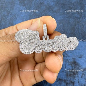 Colgante de nombre personalizado de hip hop con acabado helado, colgante de moissanita VVS de hip hop en plata de ley 925, colgante de letra pequeña, colgante de moissanita blanca D