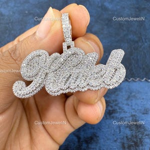 Colgante de nombre personalizado de hip hop con acabado helado, colgante de moissanita VVS de hip hop en plata de ley 925, colgante de letra pequeña, colgante de moissanita blanca D