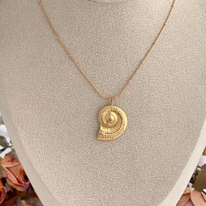 Gold Conch Necklace, Dainty Summer Necklace, Seashell Pendant Necklace for Women, Gift for Her, Natural Seaside Necklace, Beach Ocean Style