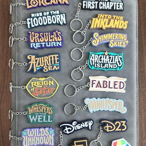 Lorcana-logotyp 3D-pärm med dragkedja, etiketter, nyckelringar, masterset, expansionsorganisation, samling