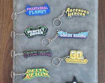 Logo del set Mega Evolution Era 3D Etichette per raccoglitori Portachiavi Pokemon