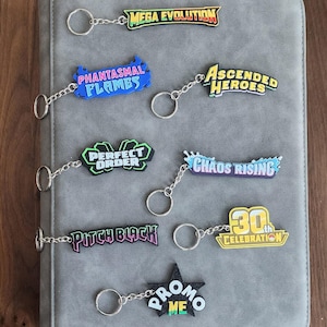 Mega Evolution Era Set Logo 3D Pärm Dragetiketter Etikett Nyckelringar Pokémon