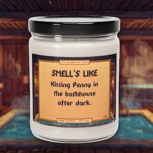 Penny-Kerze | Küssen im Badehaus | Stardew Valley Geschenk | Spiel inspirierte Kerze | Stardew Valley Heart Event | Veganes Sojawachs 9oz