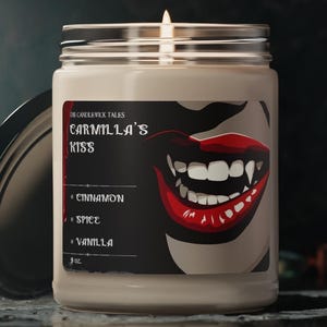 Bougie bouchée de Carmilla | Inspiré des vampires | Dracula | Styrie du XIXe siècle | Bougie gothique | Cire de soja coulée à la main | Cire de soja 9 oz