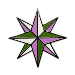 Peut inclure: Une épingle en forme d'étoile à huit branches de couleur argentée avec un émail vert, blanc et violet. L'étoile est de conception géométrique avec un point central et huit branches.