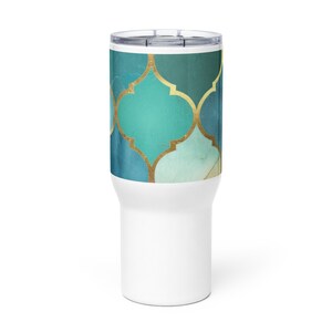 Travel mug with a handle