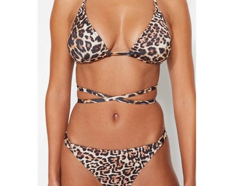 Dreieckiges Leoparden-Bikini-Set, seitlich gebundene Badebekleidung, Badeanzug mit Tiermuster, Strandbadeanzug – stilvolle und trendige Sommer-Badebekleidung für Frauen