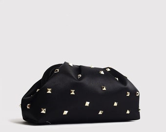 Pochette de soirée de luxe en satin noir avec rivets dorés, sac à main de taille moyenne, élégante poignée sur le dessus - Parfait pour une soirée