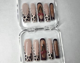 Press On Nails mit Leoparden Tierprint und 3D Kirschen