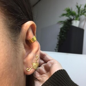 Corretor de orelhas Dourado