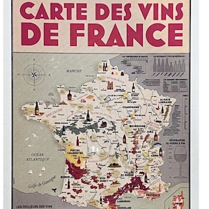 Könnte beinhalten: Eine Karte im Vintage-Stil mit dem Titel CARTE DES VINS DE FRANCE, die eine detaillierte Darstellung der französischen Weinregionen, verschiedene Weinflaschensymbole, eine Windrose, ein Weinglasdiagramm und eine Legende zeigt.