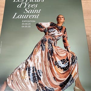 YSL Ausstellungsplakat - Yves Saint Laurent - Mode-Ikone - YSL-stiftung - Wanddekor - Wohndekor - 2024 YSL-Ausstellung