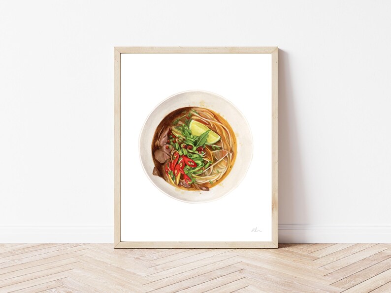 Puede incluir: Una ilustraci&oacute;n de acuarela de un taz&oacute;n de pho vietnamita, una sopa de fideos tradicional. El taz&oacute;n est&aacute; lleno de caldo, fideos, carne y hierbas frescas. El pho est&aacute; adornado con una rodaja de lima y chiles rojos.