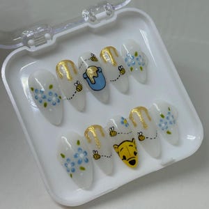 Honey Love | Handmade Press On Nails | Winnie the Pooh Inspired | Bees | Cute | Baby Shower | Flowers | Bear Nails | Gold | Customisable