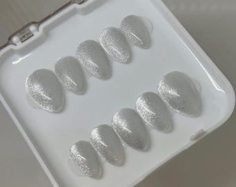Handmade Frosted Glass Cat Eye Press On Nails | Silver White
