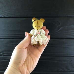 Ours en peluche habillé, ami miny blythe, jouet ours miniature fait main image 5
