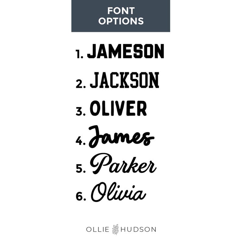 Op de afbeelding: Een afbeelding met lettertype-opties, waaronder Jameson, Jackson, Oliver, James, Parker en Olivia. De tekst "FONT OPTIONS" staat bovenaan, met het Ollie Hudson-logo onderaan. De lettertypen zijn zwart op een witte achtergrond.