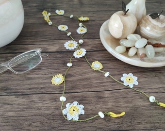 Yellow white daisy glasses holder, yellow white strap, glasses accessory, glasses holder, sunglasses, reading glasses, handmade embroidered