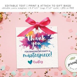 Pu&ograve; includere: Un'etichetta di ringraziamento in stile acquerello con il testo "thank you for making my party a masterpiece!" e il nome "Hadley". L'etichetta &egrave; stampata su cartoncino bianco e ha un nastro rosa.