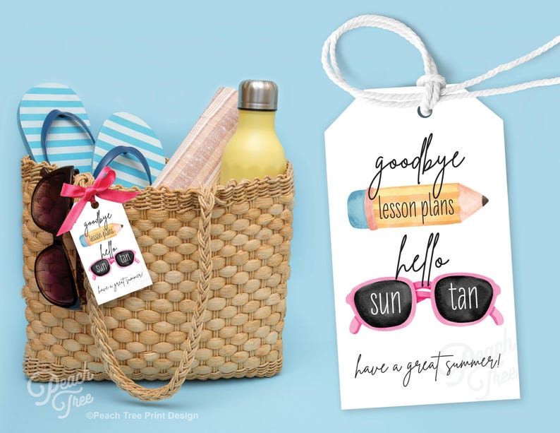 Puede incluir: Una etiqueta de regalo blanca con una ilustraci&oacute;n de un l&aacute;piz y gafas de sol. El texto en la etiqueta dice "goodbye lesson plans hello sun tan have a great summer!"