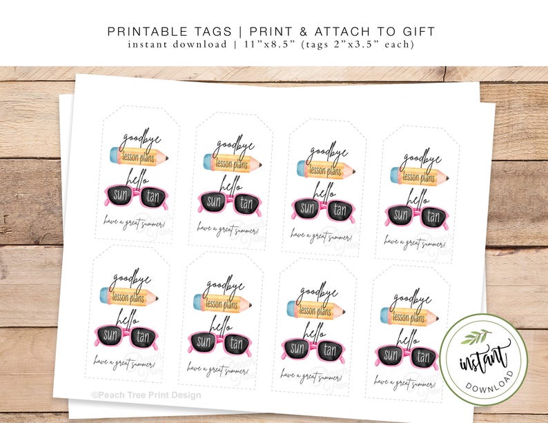 Puede incluir: Ocho etiquetas de regalo imprimibles con un l&aacute;piz con el texto "goodbye lesson plans" y gafas de sol con el texto "hello sun tan". Las etiquetas miden 2 pulgadas por 3,5 pulgadas y est&aacute;n dise&ntilde;adas para un regalo de agradecimiento para un maestro.