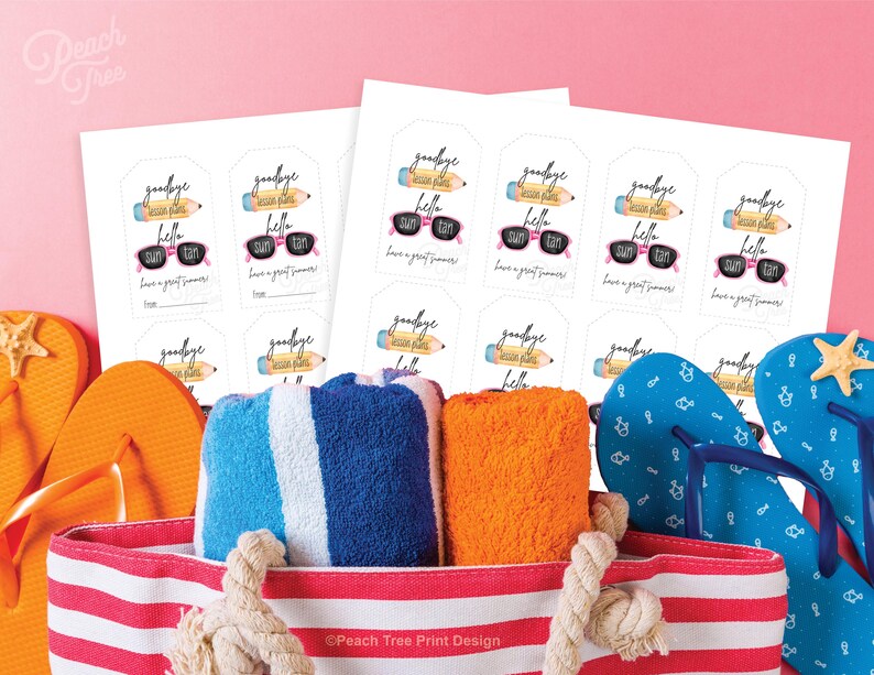 Puede incluir: Ocho etiquetas de regalo imprimibles con un tema de verano. Las etiquetas presentan un l&aacute;piz con las palabras "goodbye school hello sun tan" y gafas de sol. El texto "have a great summer" tambi&eacute;n est&aacute; incluido en las etiquetas.