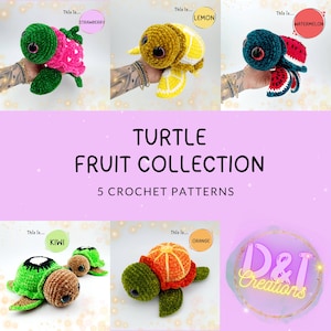 以下が含まれることがあります： 5つの異なるフルーツを特徴とする、5つのクロシェ編み亀のパターンコレクション。イチゴ、レモン、スイカ、キウイ、オレンジ。亀は緑色で、クロシェ編みのフルーツの殻が付いています。画像には、「TURTLE FRUIT COLLECTION 5 CROCHET PATTERNS」と「D&T Creations」のテキストが含まれています。