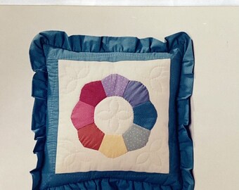 Vtg 1992 Rainbow Dresden Plate Quilt Top Pillow Kit 15" por Designer's Ltd