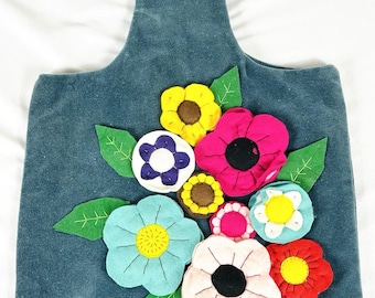 Bolso tote estilo bohemio vintage de los años 70, de terciopelo, hecho a mano por MCM con flores de fieltro bordadas