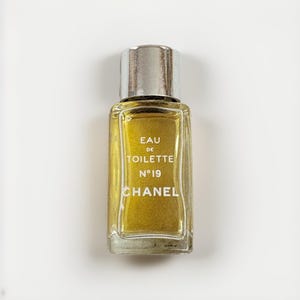 Chanel No 19 Vintage - Etsy