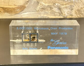 Vtg 1978 Genius Panasonic Auto Sensor Lucite Paperweight Microwave Milestone