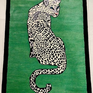 Leopard Design Rug – Handmade Wool Animal Print Carpet with Green Background.