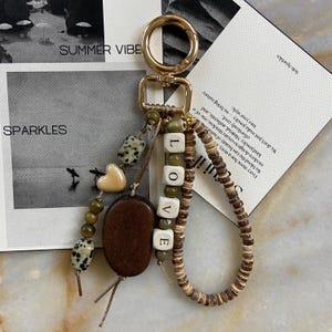 Tasbedel met houten kralen, edelsteensleutelhanger, handgemaakte schattige tasbedel, hartsleutelhanger, boho-sleutelhanger voor vrouwen, liefde portemonnee bedel, cadeau voor haar