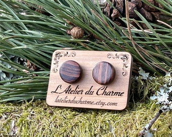 Paire de boucles d'oreille, puces, boutons en Bois de violette, travail fait main dans mon atelier, monture en argent 925 qualité française.