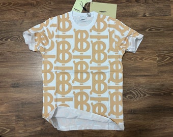 T-shirt con logo monogramma di design in oro e bianco, nuova di zecca con etichette