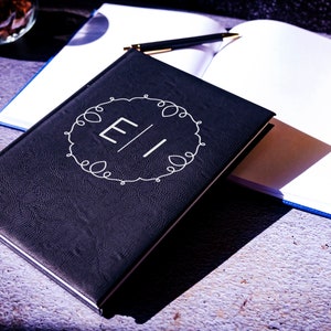Carnet de croquis personnalisé, journal sans doublure, journal en cuir personnalisé, cadeau pour artistes, journal vierge, cadeau pour elle, carnet de croquis gravé