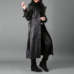 Long manteau en cuir noir pour femme/Trench-coat en cuir pour femme/Caban en cuir pour trench-coat en cuir élégant/vintage cadeau femme pour petite amie/